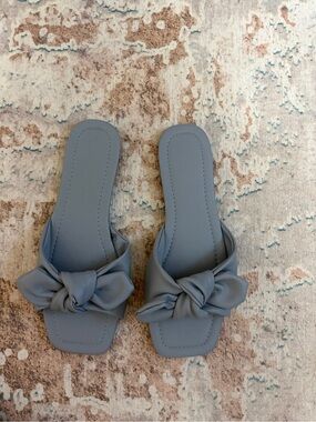 Women’s Knot-Front Slide Sandals in Light Blue